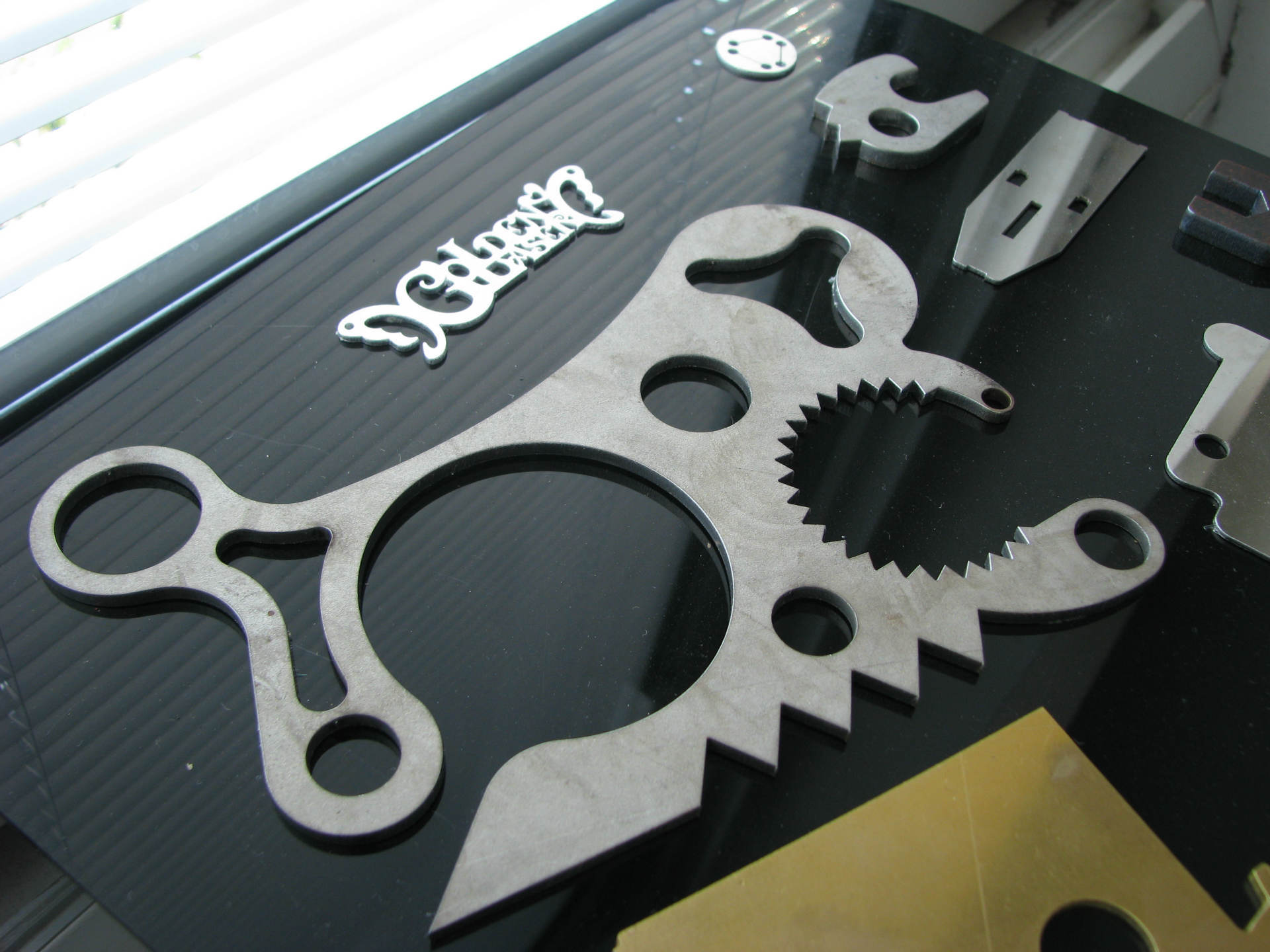 寮步镇凫山金华街30号厂房侧铁皮房出租交易公告