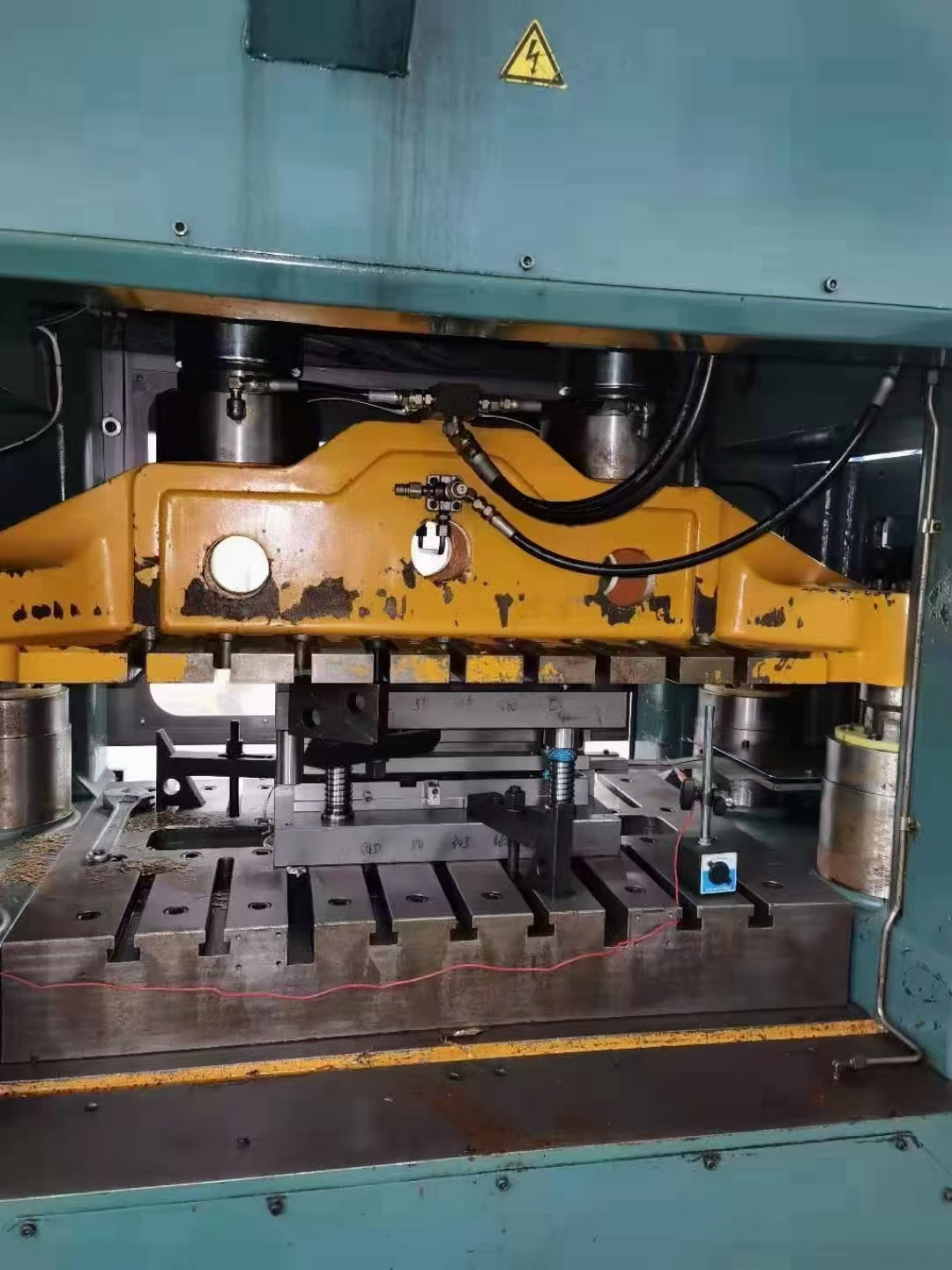 平均每76秒就有一台汽车下线！雷发人民日报报道