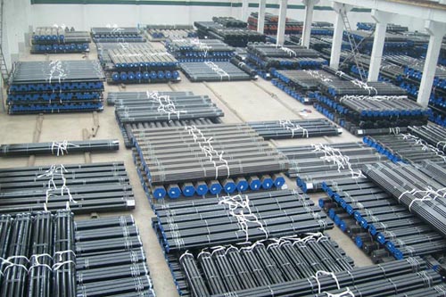 下班后赶着去跳钢管舞的年轻人