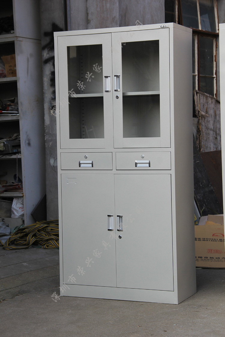 两艘油轮在黑海爆炸后起火